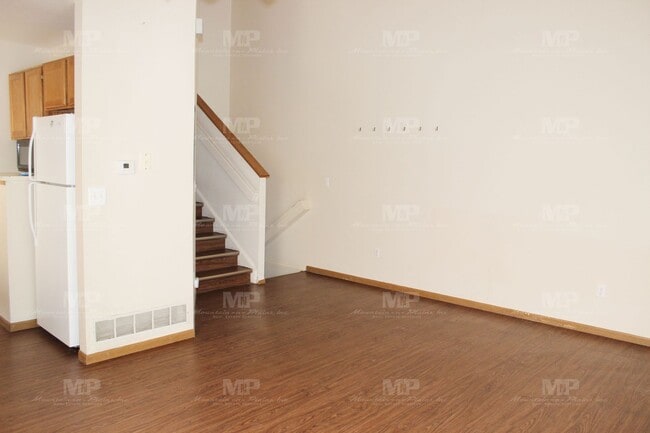 Photo - 520 S Howes St