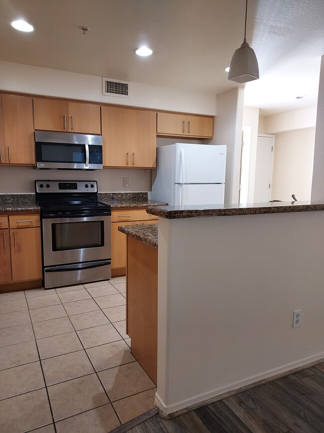 Photo - 724 E Devonshire Ave