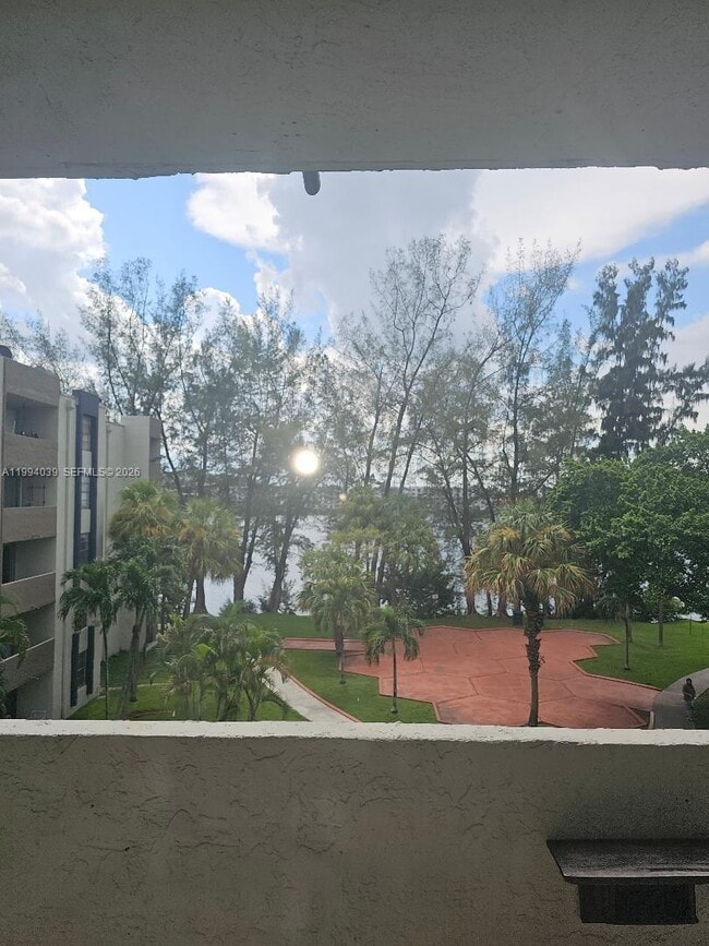 Building Photo - 10000 NW 80th Ct Unit 2415