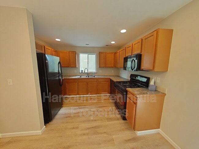 Photo - 6716 Takota Pl NE