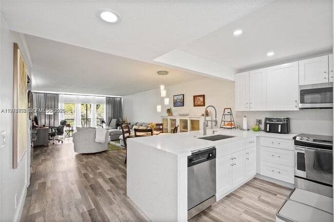 Photo - 380 Racquet Club Rd Unit 204