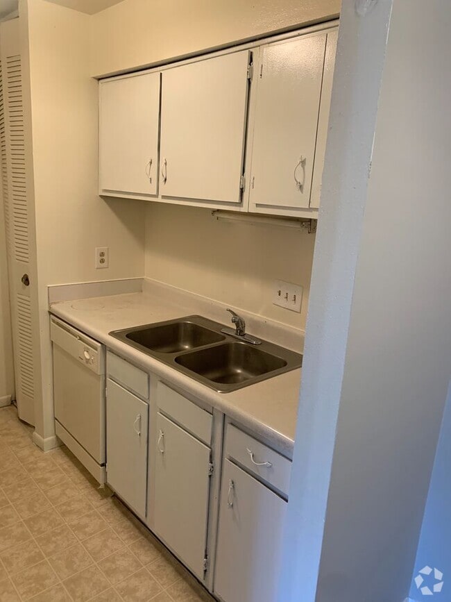 Building Photo - Because location really is everything! Rental
