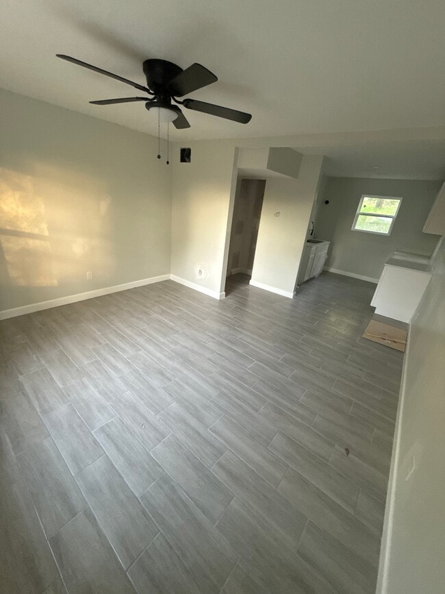 Building Photo - 2705 20th Ave N