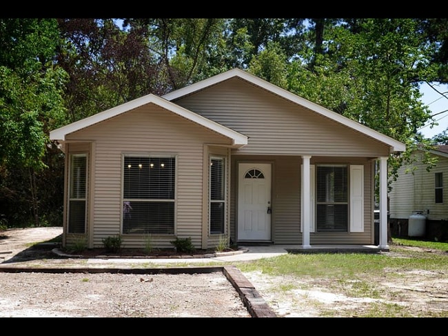 Photo - 138 Poe St