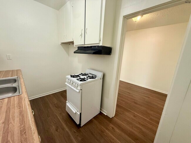 Photo - 611 Sunset Dr