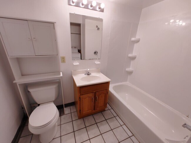 133 W 10th Ave Unidad REAR