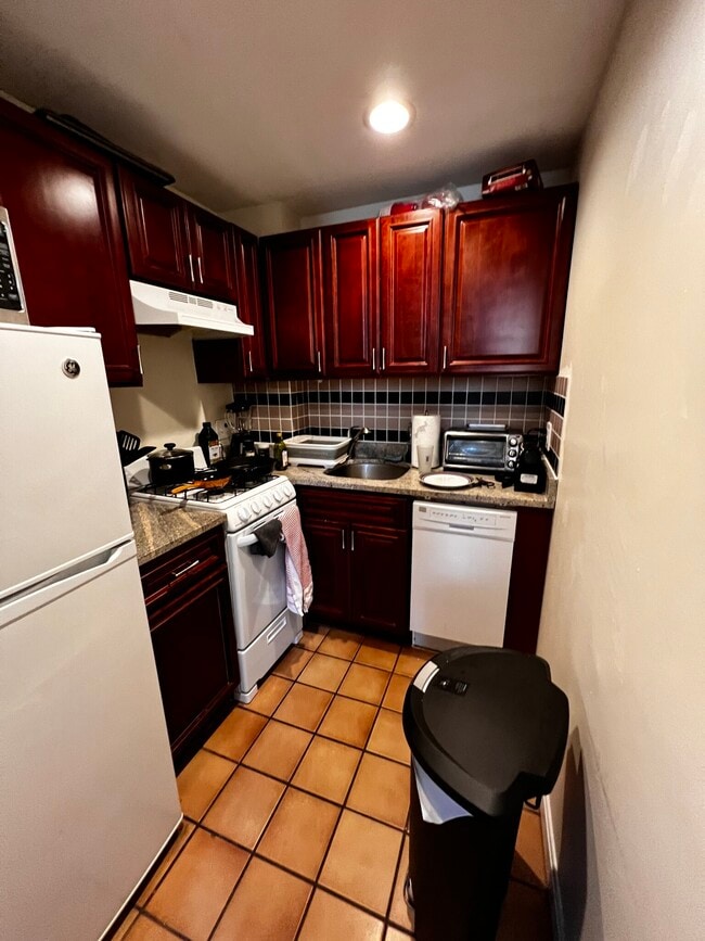 Building Photo - 242 Shawmut Ave Unit 3