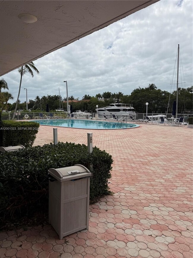 Photo - 100 Edgewater Dr Unidad 127