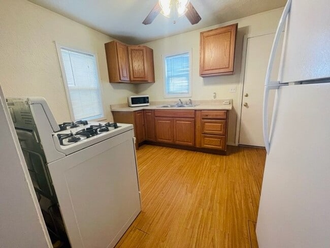 Photo - 1002 W Deming St