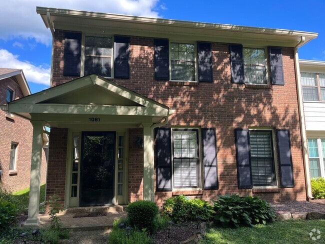 Building Photo - 3 Bedroom/ 2.5 Bathroom Townhome in River ...