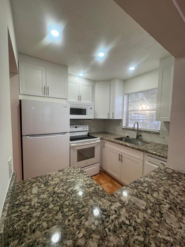 Building Photo - 346 Windsor O