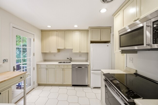 Photo - 18 Taylor Rd