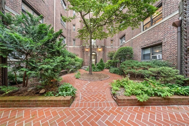 Building Photo - 240 Halstead Ave Unit A3