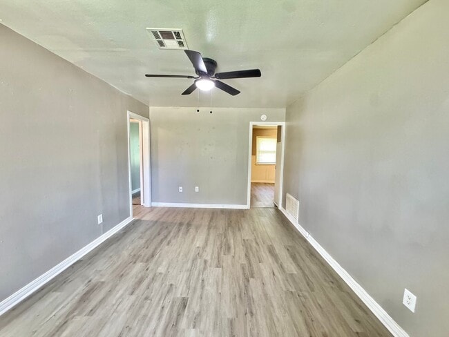 Photo - 252 E Coe Dr