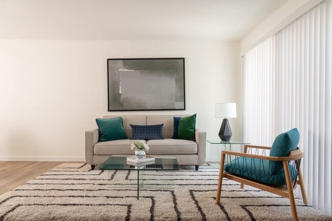 Mid-century LA style in Sherman Oaks!