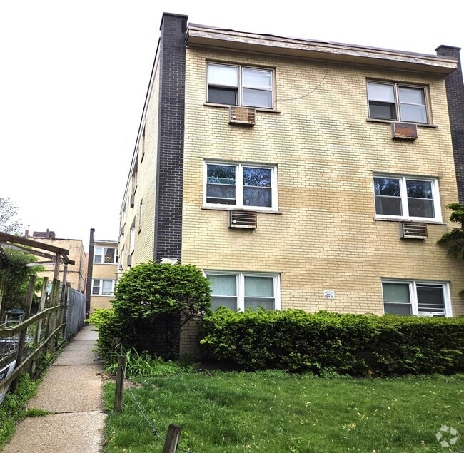 Building Photo - 6921 N Ashland Ave Unit 1B Rental