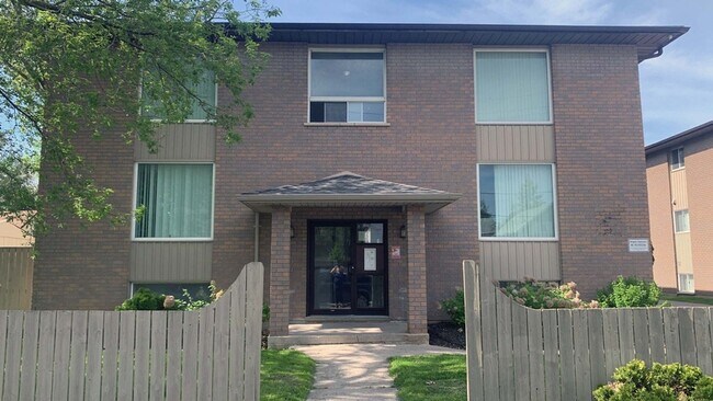 Photo - 282 Romaine St