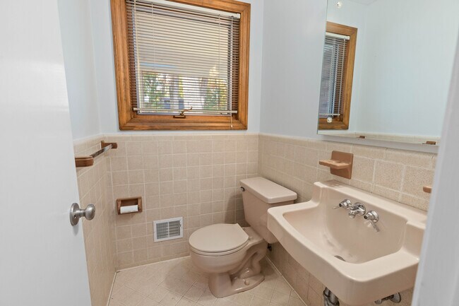 Photo - 4966 Whispering Pine Ln