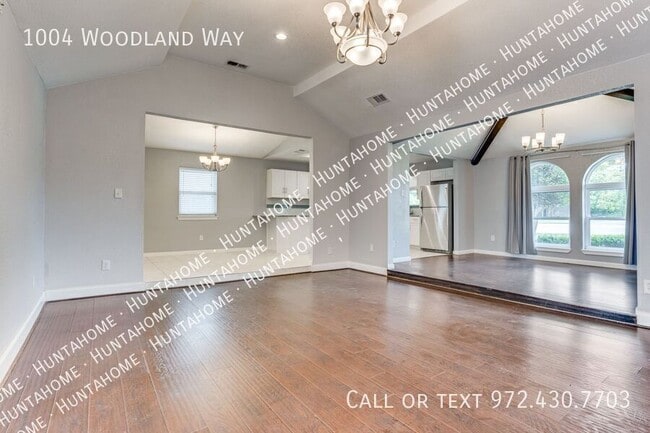 Photo - 1004 Woodland Way
