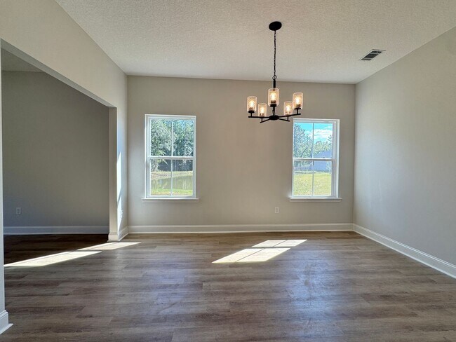 Photo - AVAILABLE NOW! (Pet Friendly)