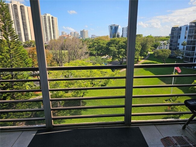 Building Photo - 20500 W Country Club Dr Unit 609