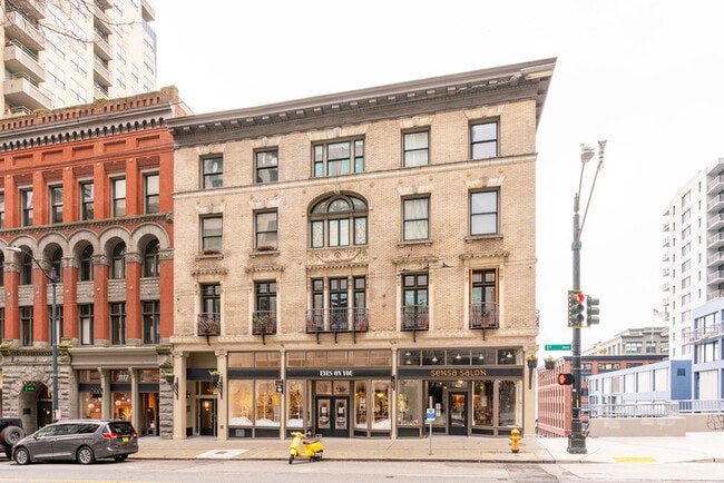 Building Photo - 1119 1st Ave Unit Apt #206