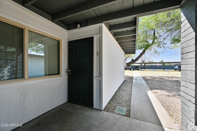 Building Photo - 1518 W Colter St Unit 8 Rental
