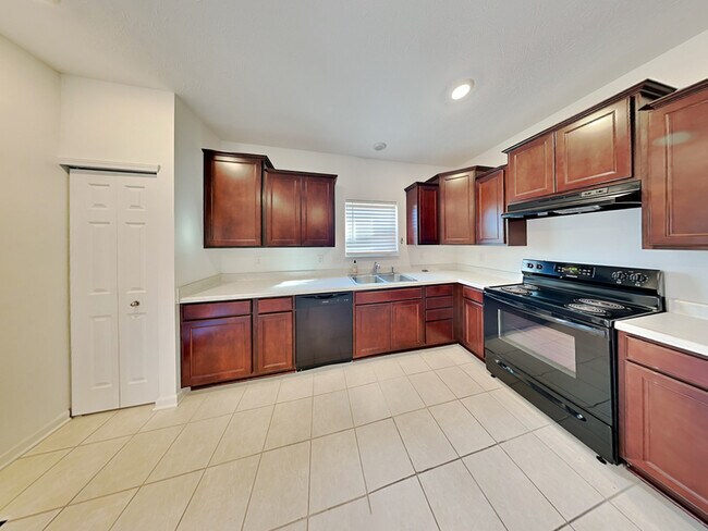 Photo - 808 Capricorn Dr