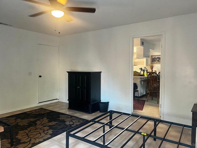 Photo - 3 S County Center Dr