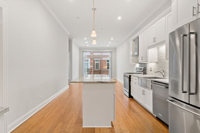 Building Photo - 37 S Aberdeen St Rental