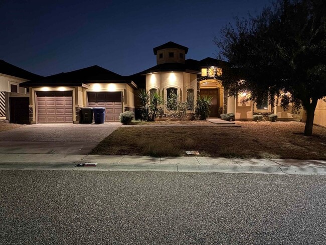 Photo - 405 Michoacan Loop