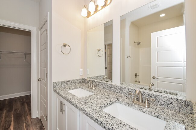 Photo - 1033 Walker Point Way