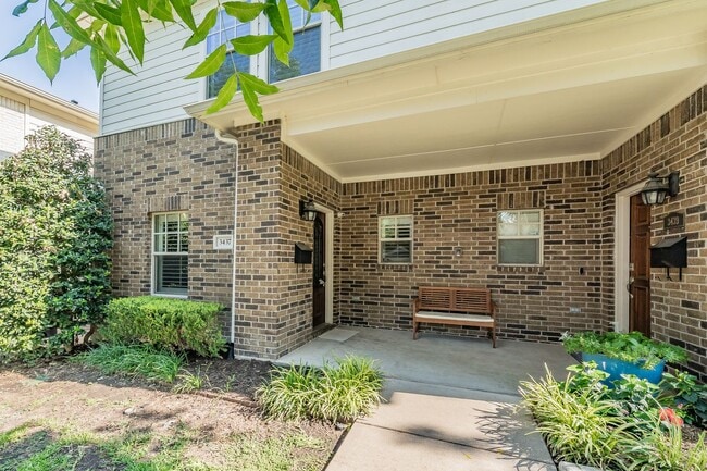 Building Photo - Charming 3-Bedroom, 2-Bathroom Townhome – ...