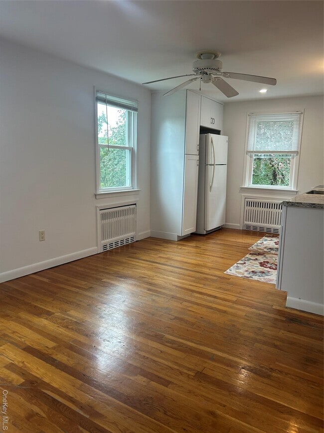 Photo - 90 Reade Ave