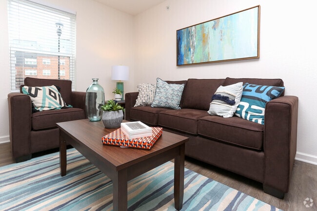 3BR, 3BA - 1,280 - Living Room