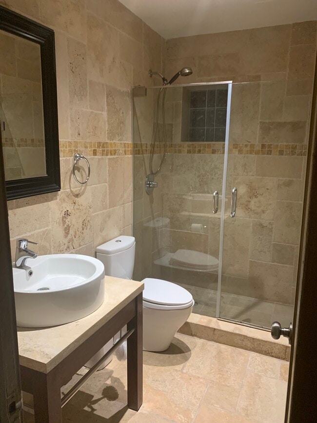 Photo - 900 NE 85th St