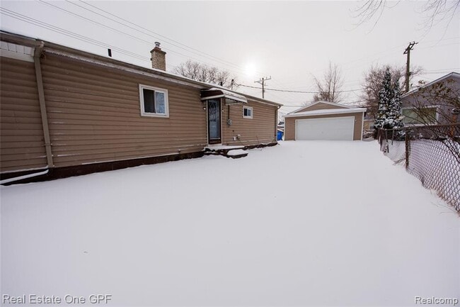 Photo - 14960 Alberta Ave