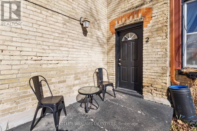 Photo - 86 Byron Ave E Unit 2