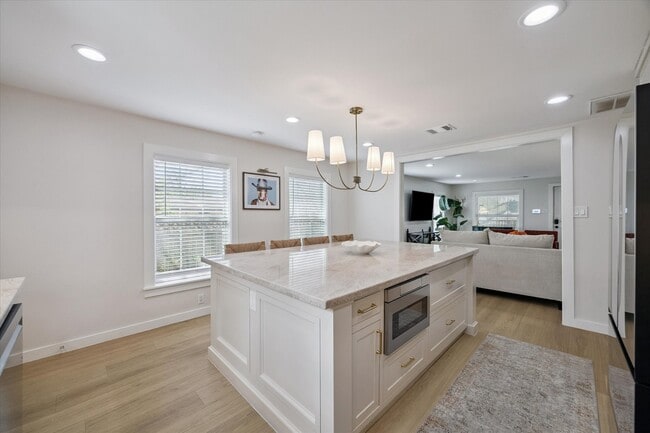 Photo - 1410 E 32nd 1/2 St