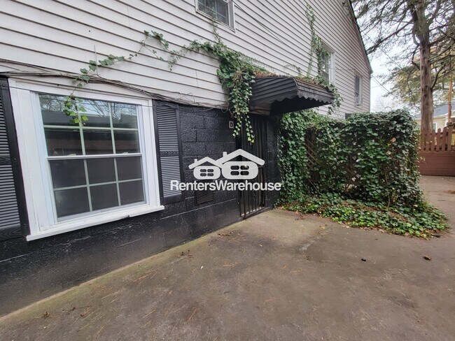 Photo - 1056 Regent St SW