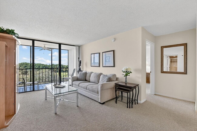 Building Photo - 7835 Lakeside Blvd Unit 966