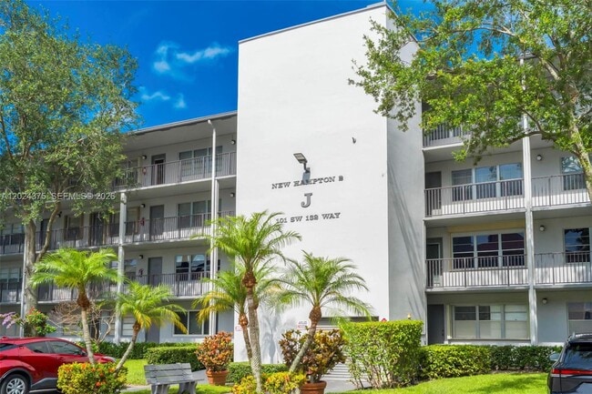 Building Photo - 101 SW 132nd Way Unit 315J