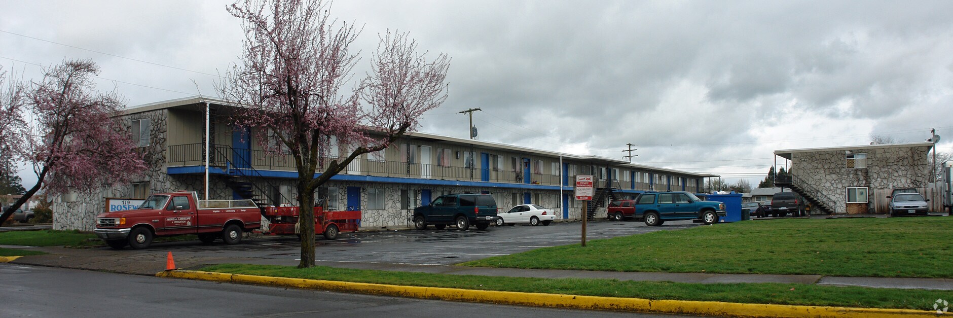 Rosewood Apartments - Rosewood Apartments