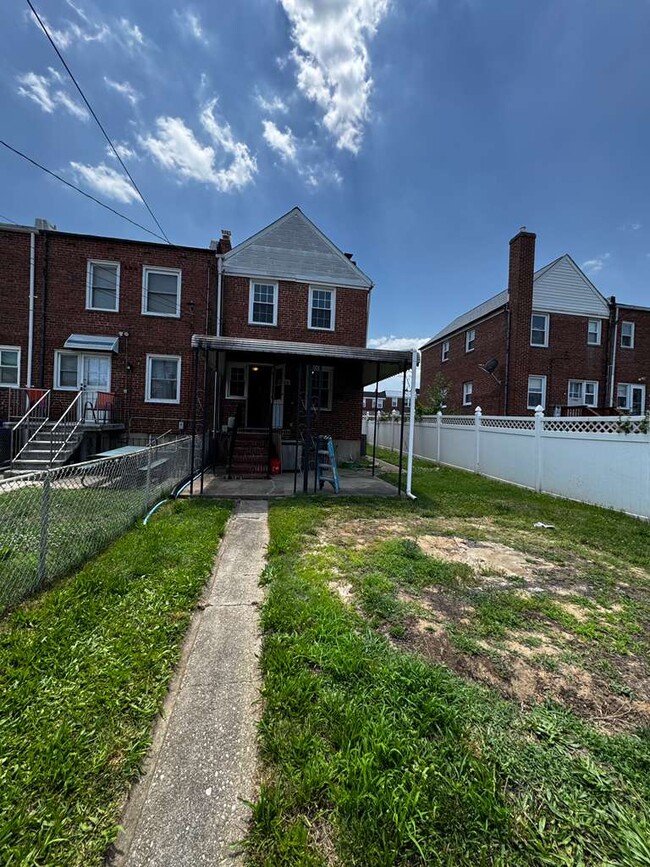 Photo - 7452 Lawrence Rd