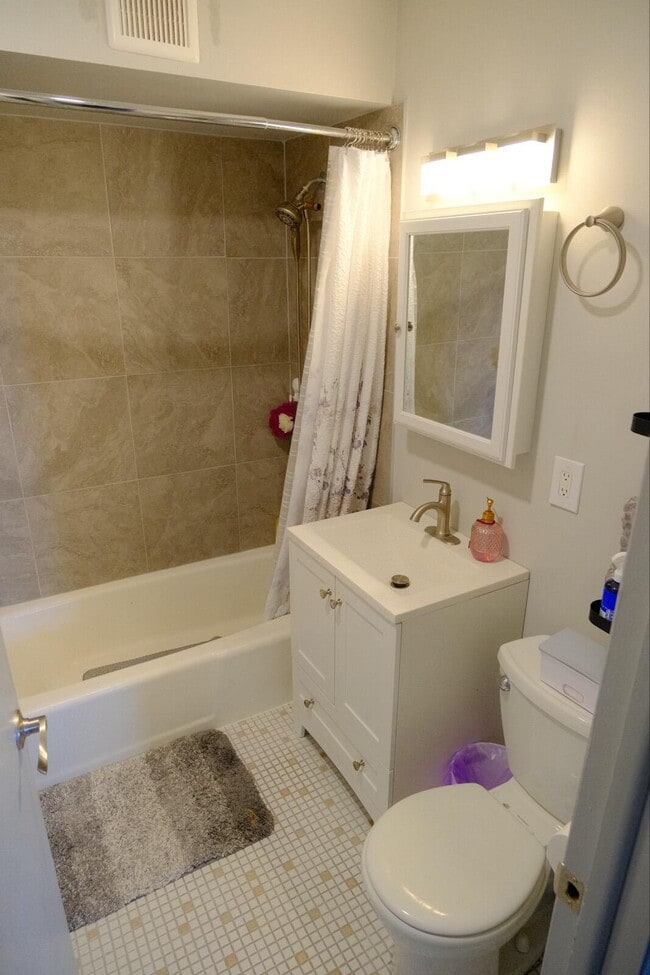 Photo - 225 Country Club Dr