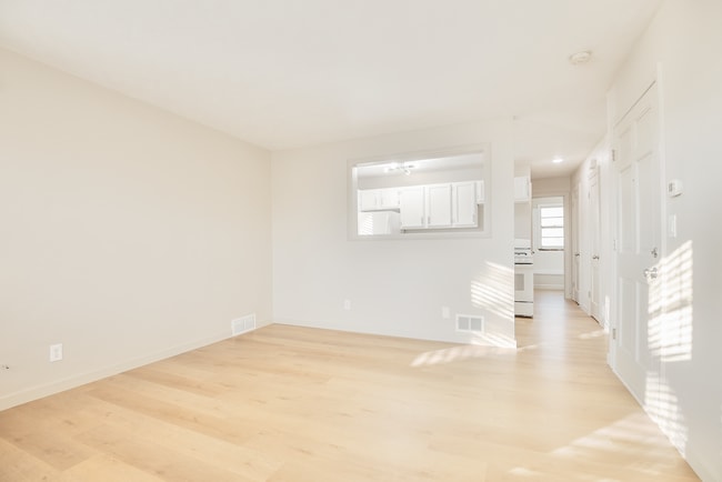 Living Area - 4620 Davenport St Unit 1