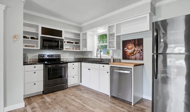 Photo - 4618 Trafalgar Rd