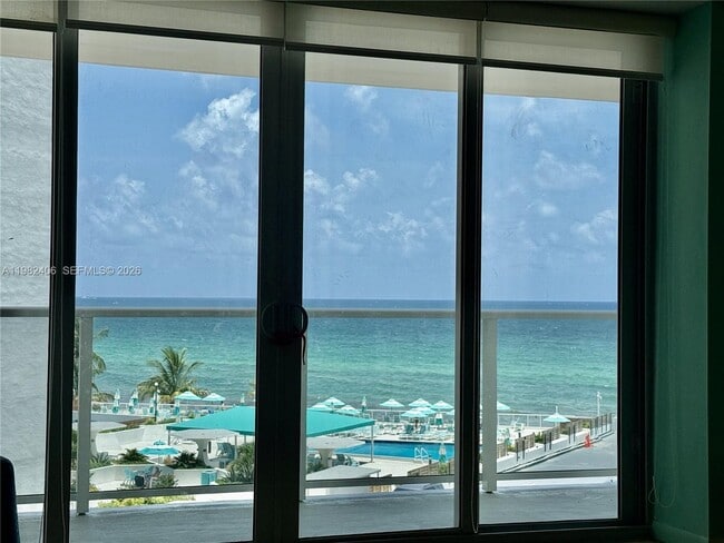 Photo - 3180 S Ocean Dr Unidad 401