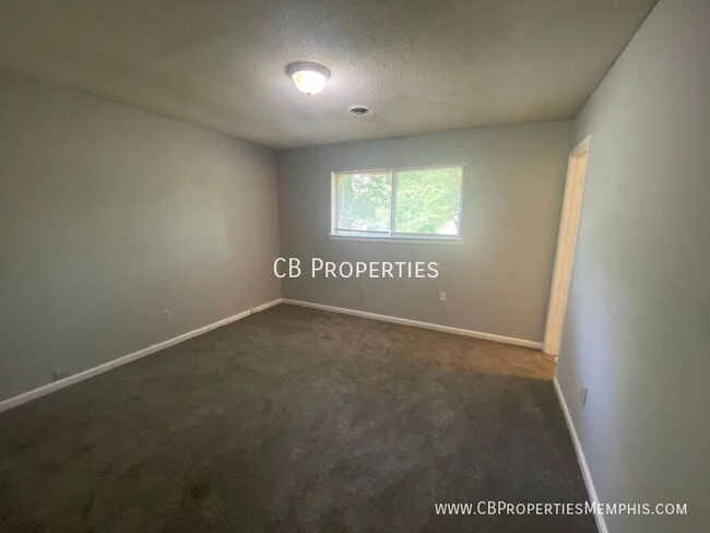 Photo - 5373 Sputnik Dr