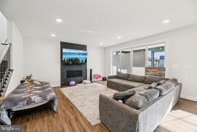 Photo - 42051 Night Nurse Cir